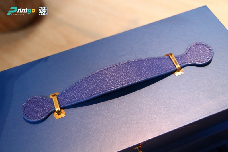 Quai da sang trọng và hiện đại, làm tăng giá trị quà tặng Quai da sang trọng và hiện đại, làm tăng giá trị quà tặng