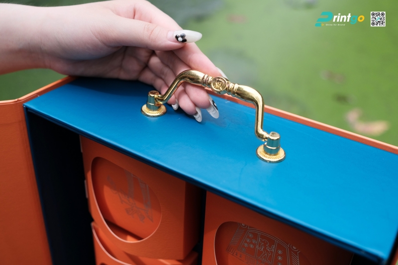 Quai xách kim loại ghi điểm cho món quà tết của thương hiệu Quai xách kim loại ghi điểm cho món quà tết của thương hiệu