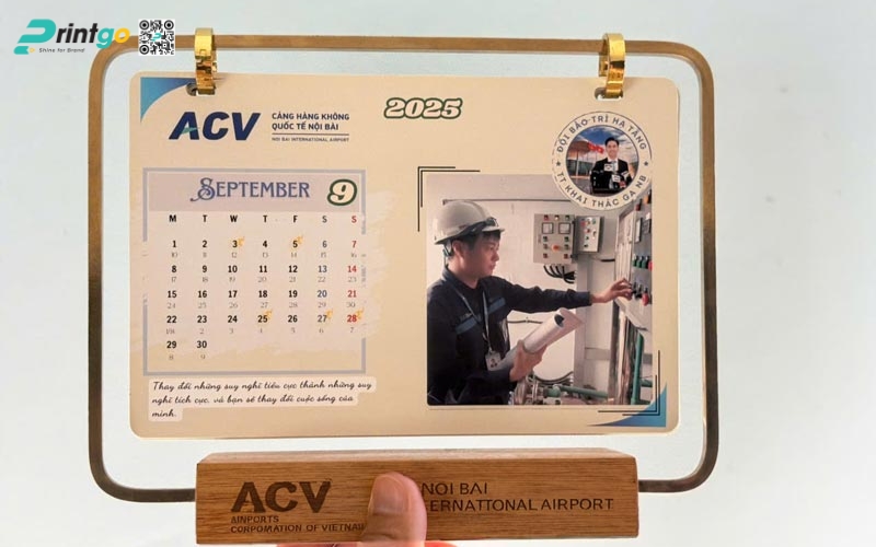 Mẫu lịch để bàn độc đáo khung kim loại Mẫu lịch để bàn độc đáo khung kim loại