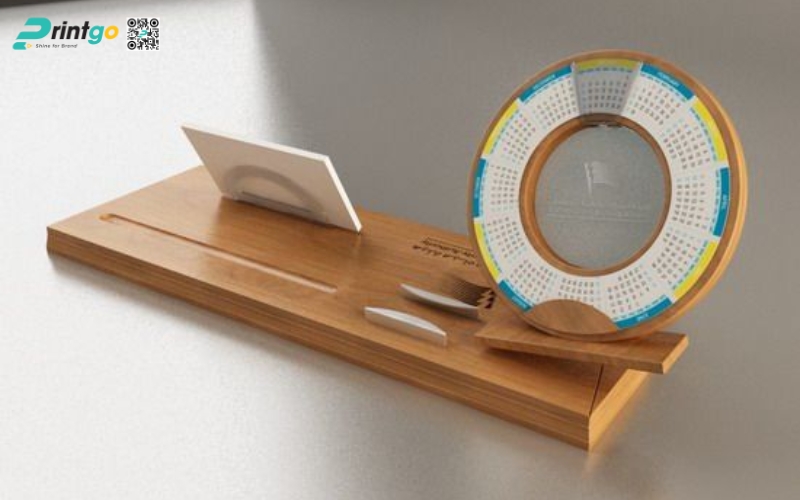 Mẫu lịch để bàn độc đáo bằng gỗ Mẫu lịch để bàn độc đáo bằng gỗ