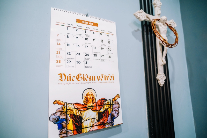 Gia công sau in lịch gia đình Công giáo Gia công sau in lịch gia đình Công giáo
