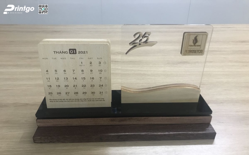 Mẫu lịch để bàn độc đáo đế mica Mẫu lịch để bàn độc đáo đế mica