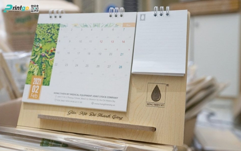 Mẫu lịch bàn độc quyền đế gỗ Mẫu lịch bàn độc quyền đế gỗ