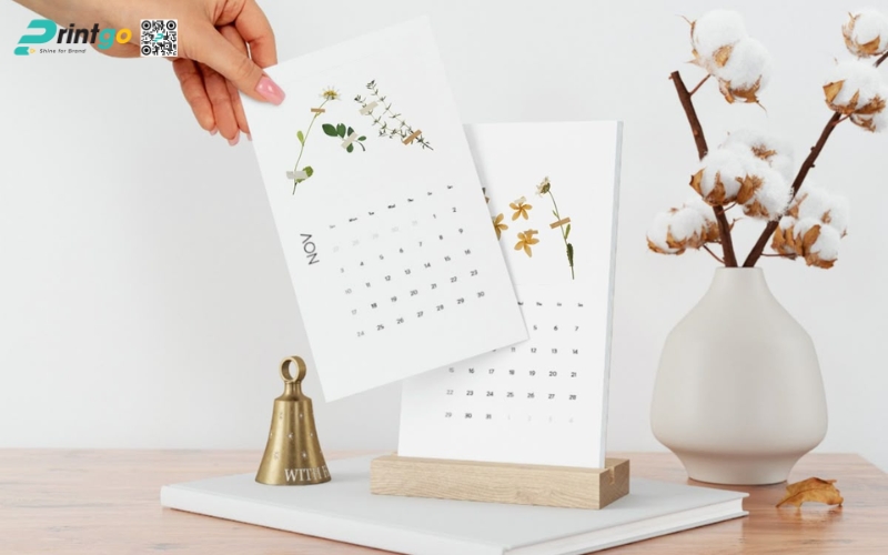 Mẫu lịch để bàn độc đáo đế gỗ Mẫu lịch để bàn độc đáo đế gỗ