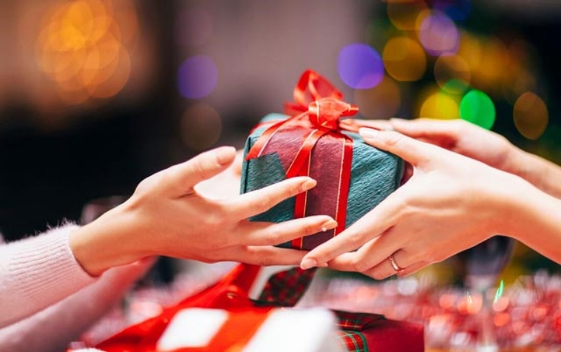 Gợi ý thời điểm tặng quà tết phù hợp và ý nghĩa Gợi ý thời điểm tặng quà tết phù hợp và ý nghĩa