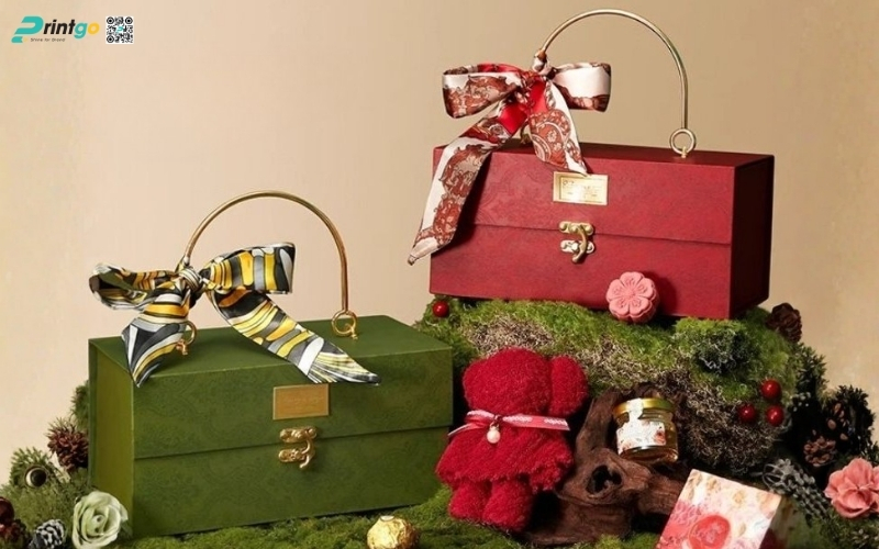 Khám phá những mẫu hộp quà tết quai xách bằng kim loại Khám phá những mẫu hộp quà tết quai xách bằng kim loại