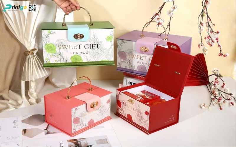 Khám phá những mẫu hộp quà tết quai xách bằng kim loại Khám phá những mẫu hộp quà tết quai xách bằng kim loại