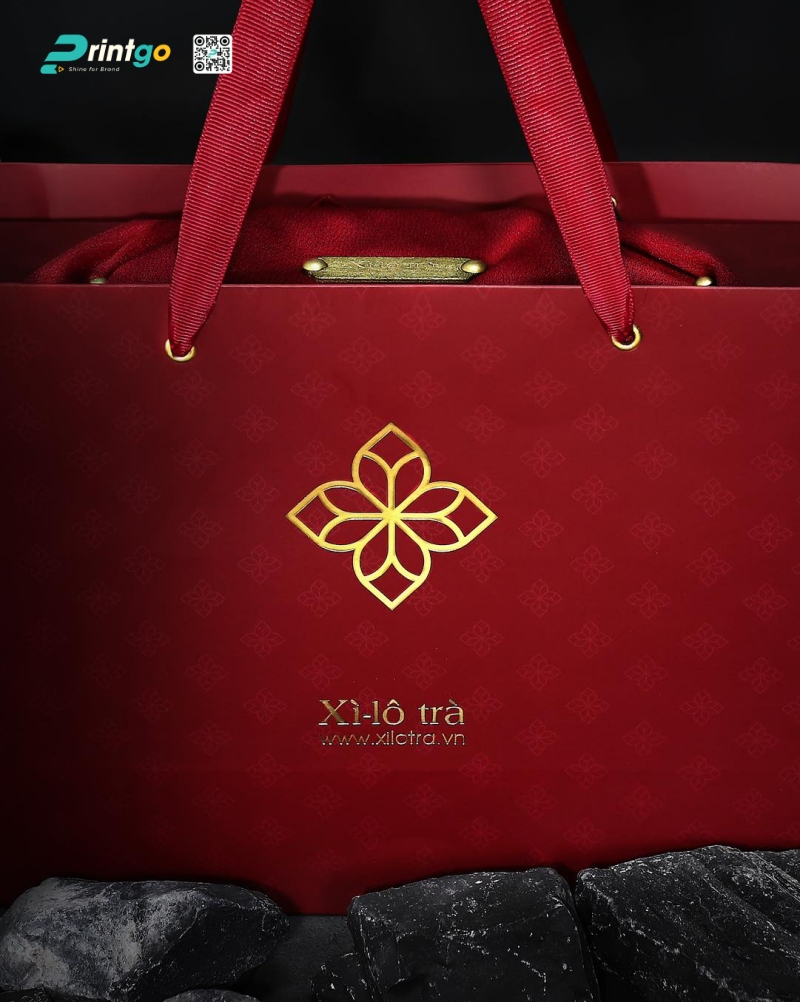 Gia công sau in – Nâng tầm giá trị thẩm mỹ cho túi giấy đựng quà tết Gia công sau in – Nâng tầm giá trị thẩm mỹ cho túi giấy đựng quà tết