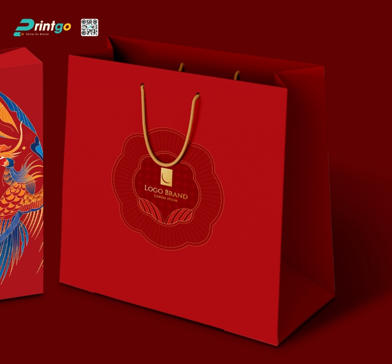 Mẫu túi giấy đựng quà tết màu đỏ chào xuân 2026 Mẫu túi giấy đựng quà tết màu đỏ chào xuân 2026