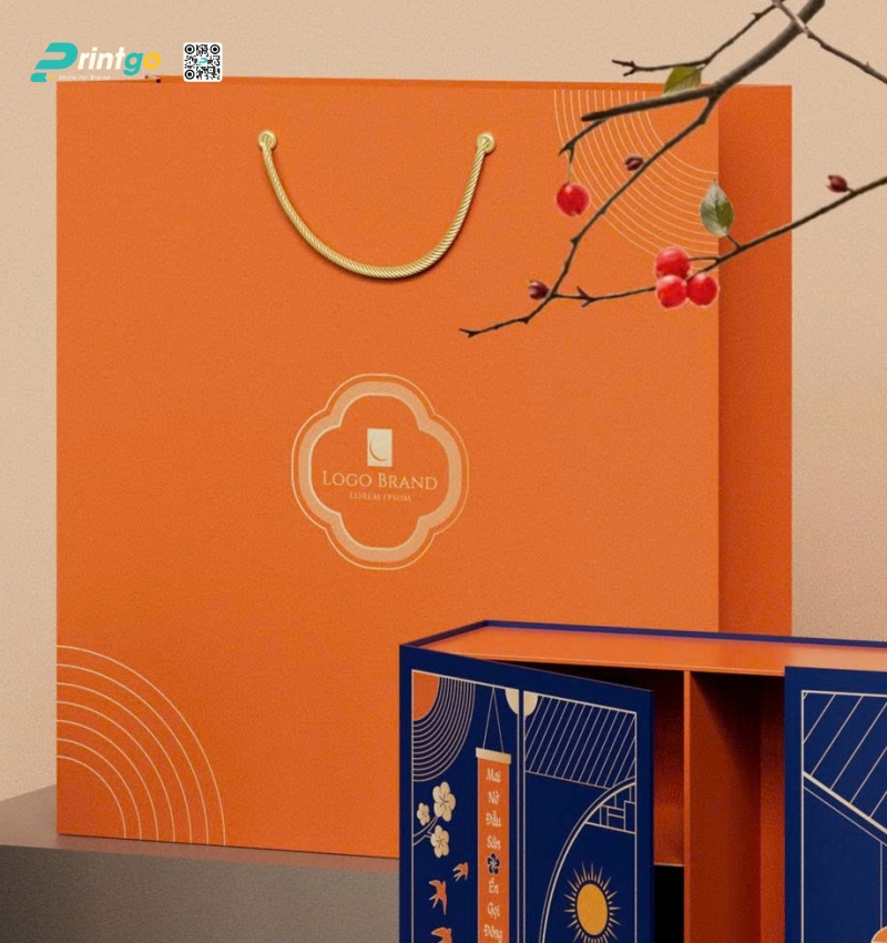Mẫu túi giấy đựng quà tết Ngũ Phúc trong bst quà tết 2026 của Printgo Mẫu túi giấy đựng quà tết Ngũ Phúc trong bst quà tết 2026 của Printgo