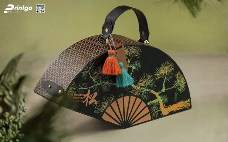 Hộp quà tết độc đáo hình quạt lạ mắt Hộp quà tết độc đáo hình quạt lạ mắt